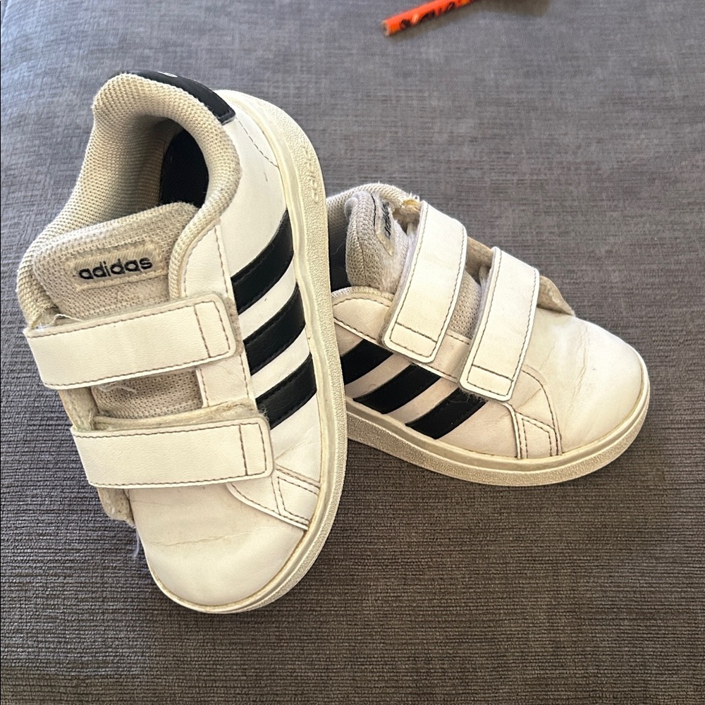 Adidas Kids Grand Court size 8 Toddler